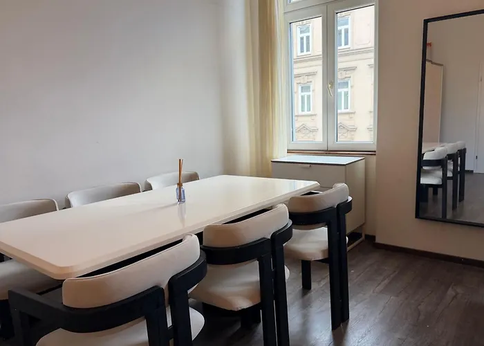 Near Schoenbrunn & Mariahilfer Strasse I 4 Guests I Schoenbrunn Metro 5 Min شقة