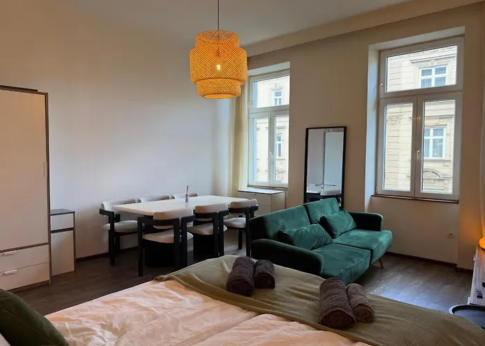 شقة Near Schoenbrunn & Mariahilfer Strasse I 4 Guests I Schoenbrunn Metro 5 Min فيينا